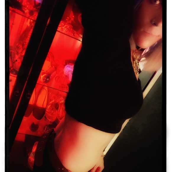 Meet your Posher! She's a trap! - Picture 10 of 16